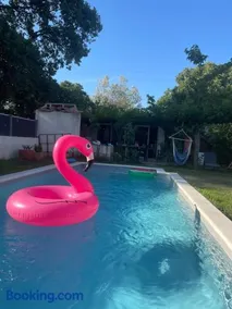 Studio with pool and quiet, non-shared garden, 1 lit double - Image 4
