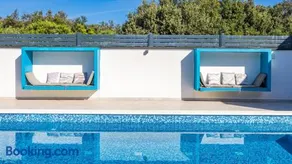 Villa mit Garten, Terrasse und Grill - Image 3