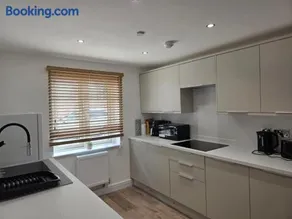 Charming Wootton - Image 5