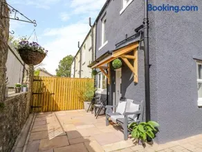 8 Bridge Street - Image 3