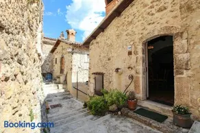 Santo'S House BnB - Image 1