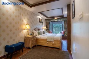 Alaya Stays Woodbury Mansion 3-BHK Villa with Naini Valley Views & Garden Near Naina Devi Temple - Image 3