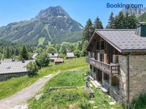Comfortable, spacious and bright property in Vallorcine Smooth Check-in & Private Parking - Image 2
