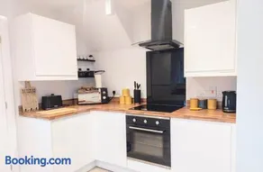 'Serenity in Somerset ' Self Catering House Rental Near Chard , Accomodation for Contract Workers only - Image 3