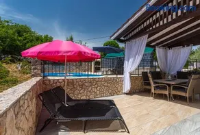 Apartment With A Private Swimming Pool, Garden & BBQ - Image 5