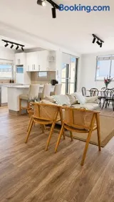 Beachfront Cronulla Getaway with Ocean Views & SPA - Image 3