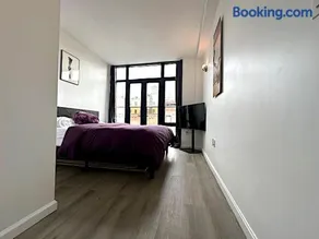 Huge Modern 2 bedroom in Little Italy - Image 5
