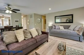 Bella Vista Townhome w/ Deck Near Back 40 Trails! - Image 3