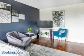 Modern Apartment with Kitchen on James St - Image 2