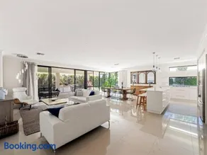 "Ile-de-Re" Generous Garden Home by the Beach - Image 2