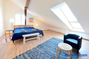 House With Courtyard & Parking Close To Stadtpark - Image 3