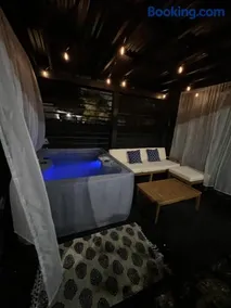 Magic City IN THE HEART OF MIAMI JACUZZI - Image 2