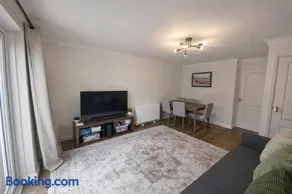 Shaftesbury 2-Bed House with Parking - Image 3