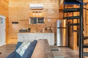 The Hummingbird - Mountaintop Cabin with Hot Tub - Image 2