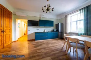Just Renovated Stories Apartment Free parking - Image 5