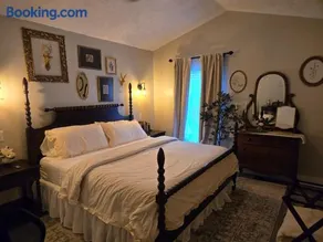 Cozy Retreat Home Hot Tub, Game Room, & Fire Pit ! - Image 3