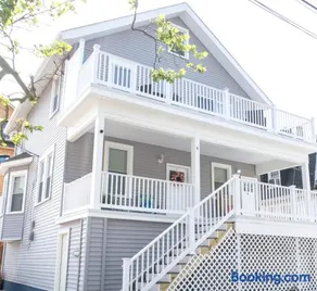 Lux 3 Bd - Perfect & Parking & Massive Patio - Image 1