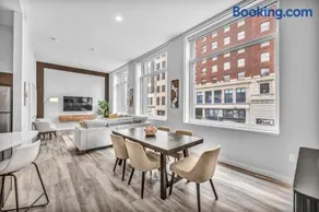 Your Downtown Oasis, Pool Gym in Building Steps from Dining and Top Sights - Image 1