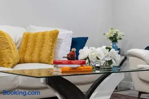 Modern 2BR Private Suite NW Near Airport & Amazing Shopping! Free Banff Pass, Netflix, Parking! - Image 1