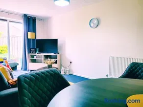 Modern 2-Bed House in Stoke Gifford, NR Parkway Statn, Free Parking - Image 3