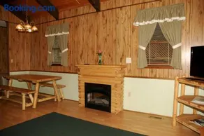 Carolina Landing Camping Resort Deluxe Cabin 6 - Image 4