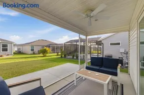 Spacious 2BR in The Villages, Near Eastport and Pools - Image 3