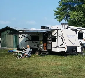 Cozy Camper at Howland's Hideout - Image 1