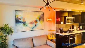LUXURY Downtown Sunset Getaway - Your Home Away From Home - Fully Stocked Kitchen, Gym, Balcony, FREE PARKING - Image 1