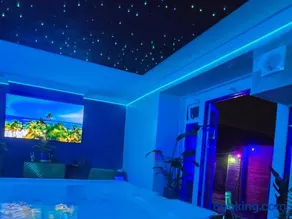 The NEW Blue Horse Suite at The Grumpy Schnauzer B&B Luxury Private Indoor Hot Tub Breakfast in Bed - Image 3