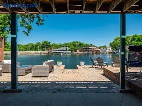 Lake Front Outdoor Living Sleeps 8 - Image 1