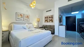King Bed Studio - Luxe Elegant Retreat - Image 2