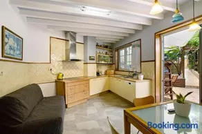Casa vacanze 'Carmelo Y Carmela 1' con terrazza privata, giardino privato e Wi-Fi - Image 2