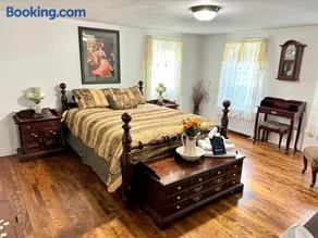 Berkshire Retreat Grand Home with Hot Tub and Large Yard, 5 mins from Jiminy Peak - Image 5