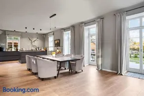 GUT KLETKAMP "Försterei" - Freistehendes Backsteinhaus mit 4 Schlafzimmern ruhig am Waldrand gelegen I Kamin I Garten & Terrasse I 15 Min zur Ostsee I 3 Bäder I Küche I Parkplatz I WLAN - Image 2