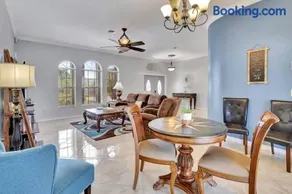 Paradise Retreat and POOL home - Image 4