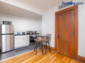 Peaceful Studio with Full Kitchen - Image 2