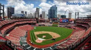 Spacious 4BR Home Near St Louis Zoo Downtown BBQ Free Parking - Image 1