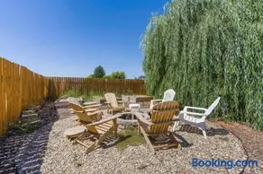 Caldwell Lux Getaway! Large Family Friendly Home - Image 1