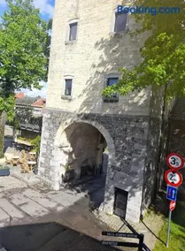 Maison antikvar - Image 1
