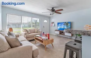 Family Paradise with Heated Pool, 8 Min from the Beach - Image 1
