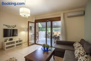 Cozy Summer House by the Beach - Image 1