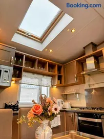 2Bedroom Comfy & Cosy family loving Home - Image 1