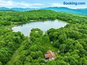 Wooded lakefront chalet with hot tub and game room - Image 1