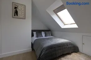 Luxury House for Families and Contractors, NamisSuites Serviced Apartment - Farnborough - Image 5