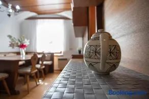 Traditional Old Town Apartment - Image 4