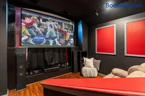 Luxury vacation house that has it all & close to everything - Image 2