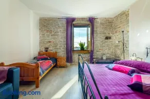 Holiday stone house - Image 2