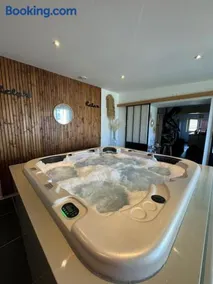 Maison spacieuse spa & jardin - Image 3