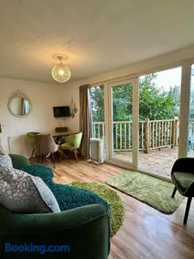 Lazy Lake Lodge, Glan Gwna, Snowdonia - Image 1