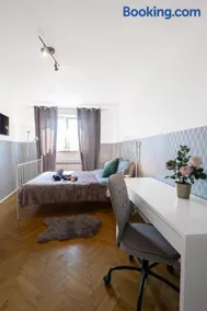 ClickTheFlat Wilson Square Apart Rooms - Image 1